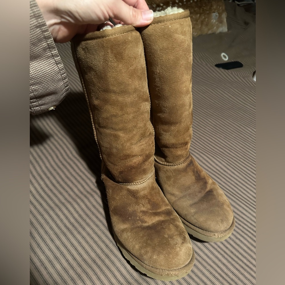 Ugg Boots. Wms 8